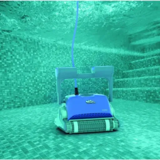 Test Dolphin M350 : le robot de piscine qui fait (presque) tout à ta place
