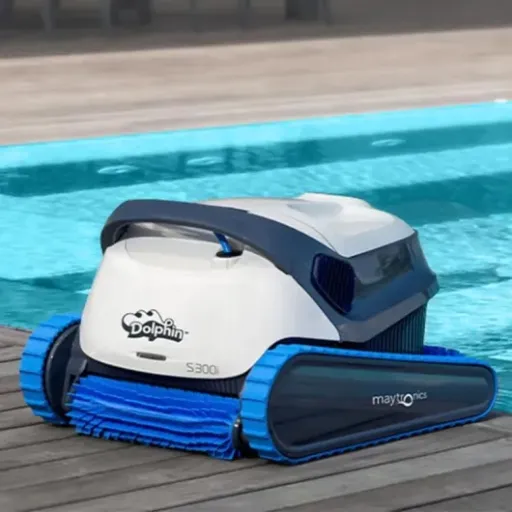 Test Dolphin Robot de Piscine S300i : le nettoyeur qui bosse bien mais pas donné et pas rassurant sur la durée