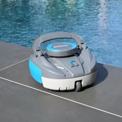 Test Bestway Agate : le petit robot de piscine qui fait le minimum syndical sur 15 m²