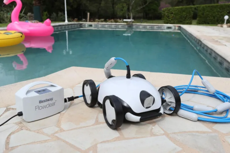 58479 Robot Électrique Falcon pour Piscine à Fond Plat et Incliné Jusqu'à 30° Unique