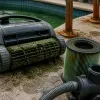 Canicule et eau qui vire au vert : régler le robot et la filtration avant que le bassin ne lâche