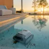 Robot piscine Dolphin : comment la technologie transforme le nettoyage de votre bassin